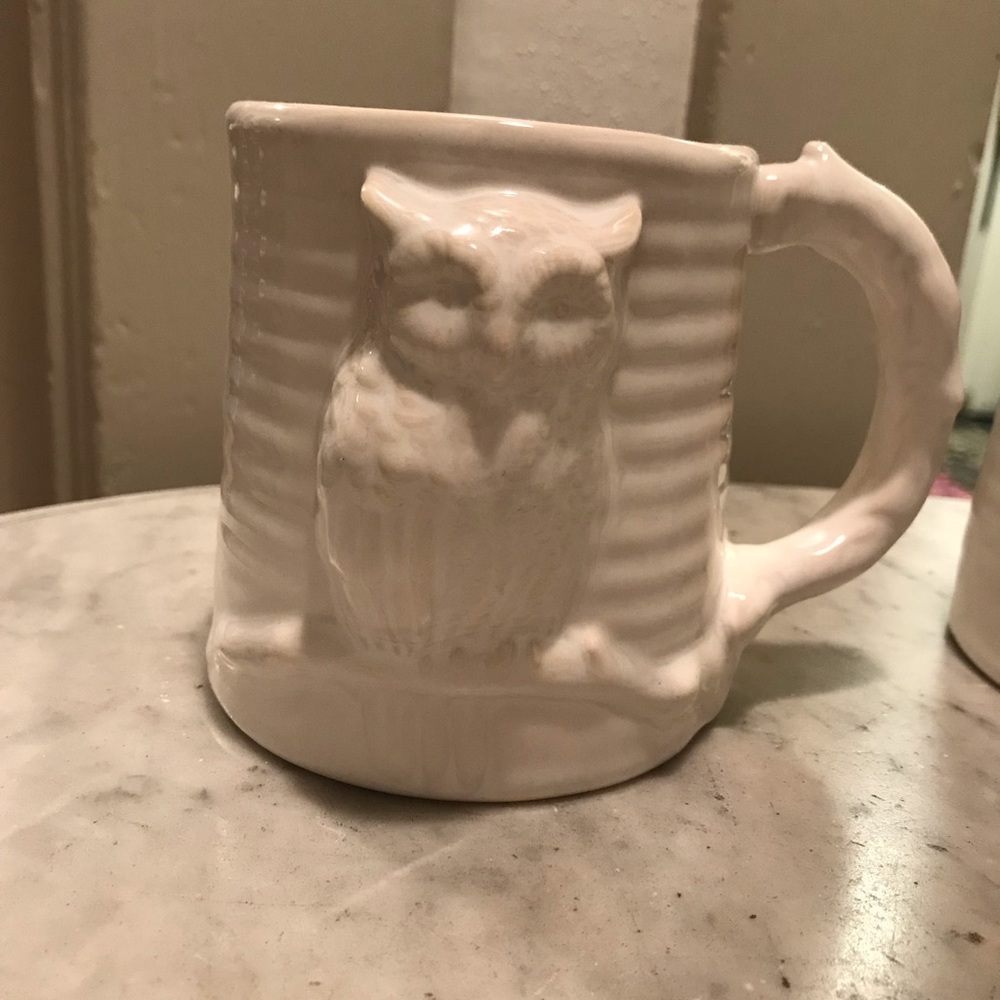 Set of Pottery Barn mugs. - Picture 2 of 6
